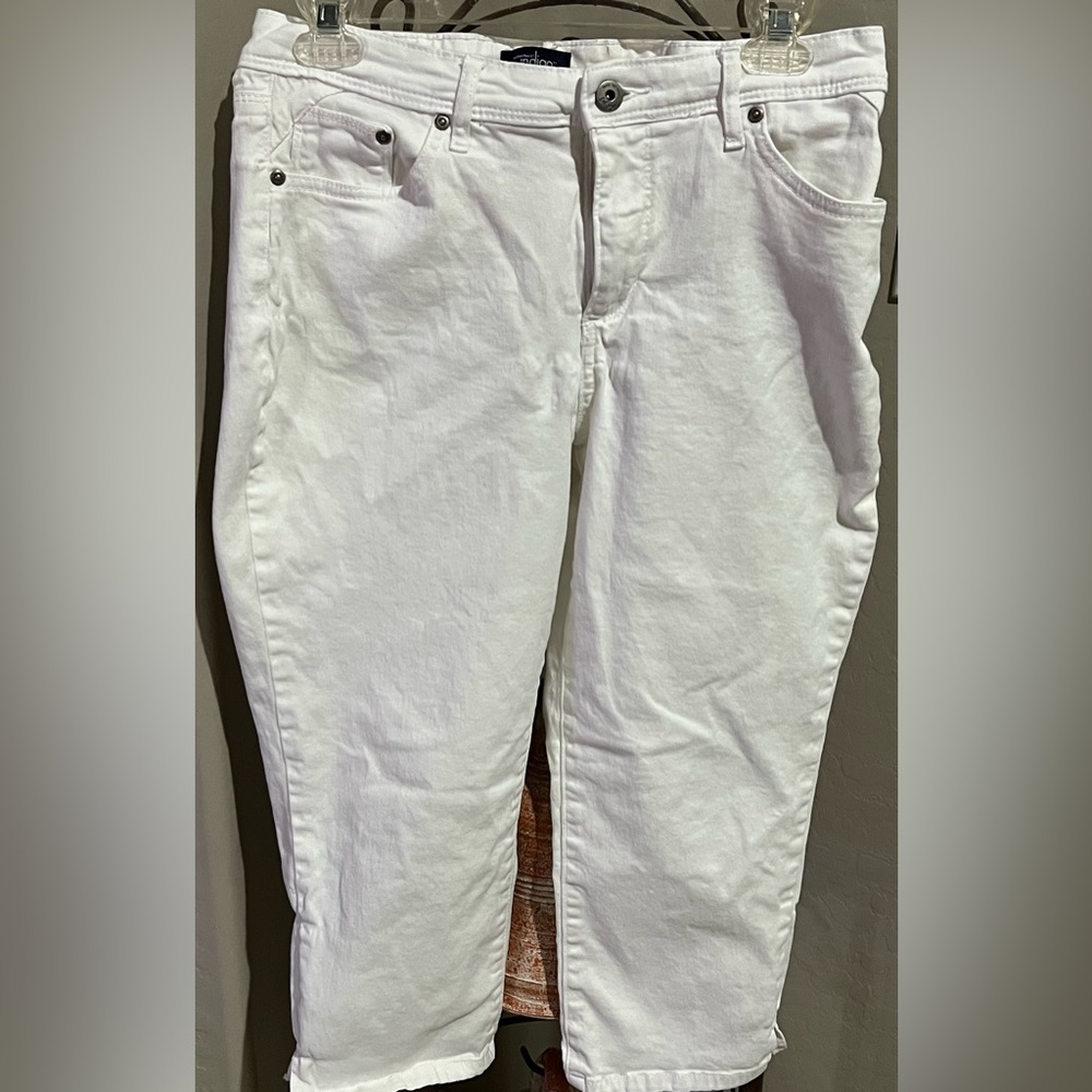 Great Northwest Indigo size 12 White Jean Capris ❤️